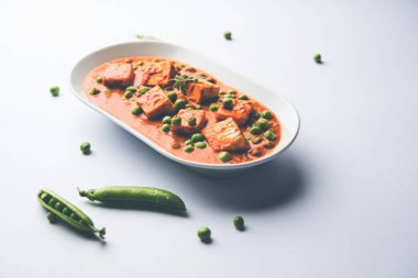 Yeşil bezelye veya matar paneer curry tarifi, servis bir kase içinde. seçici odak