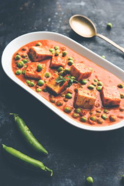Yeşil bezelye veya matar paneer curry tarifi, servis bir kase içinde. seçici odak