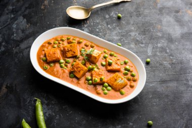 Yeşil bezelye veya matar paneer curry tarifi, servis bir kase içinde. seçici odak