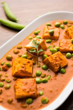 Yeşil bezelye veya matar paneer curry tarifi, servis bir kase içinde. seçici odak