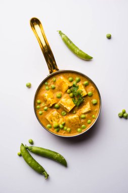 Yeşil bezelye veya matar paneer curry tarifi, servis bir kase içinde. seçici odak