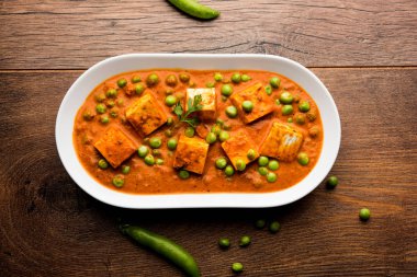 Yeşil bezelye veya matar paneer curry tarifi, servis bir kase içinde. seçici odak