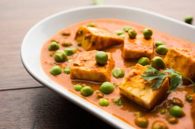 Yeşil bezelye veya matar paneer curry tarifi, servis bir kase içinde. seçici odak