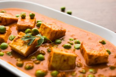 Yeşil bezelye veya matar paneer curry tarifi, servis bir kase içinde. seçici odak