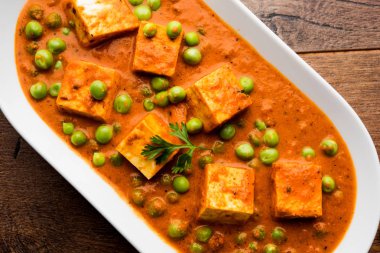 Yeşil bezelye veya matar paneer curry tarifi, servis bir kase içinde. seçici odak