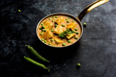 Yeşil bezelye veya matar paneer curry tarifi, servis bir kase içinde. seçici odak