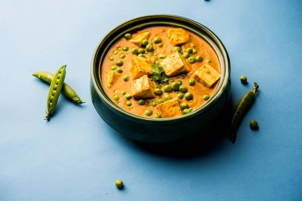 Matar Paneer Curry Przepis Wykorzystaniem Twaróg Zielonym Groszkiem Serwowane Misce — Zdjęcie stockowe