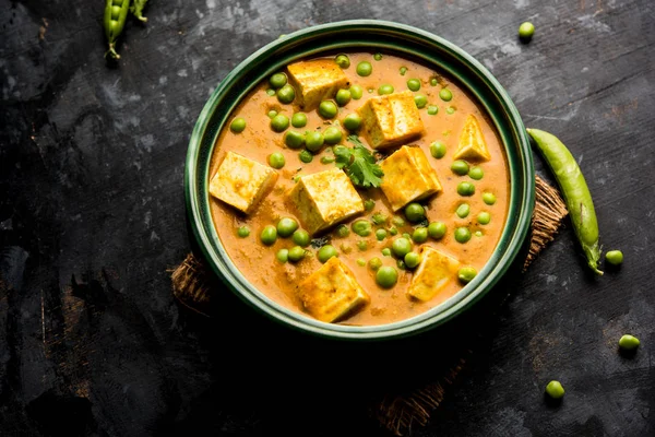 Matar Paneer Curry Przepis Wykorzystaniem Twaróg Zielonym Groszkiem Serwowane Misce — Zdjęcie stockowe