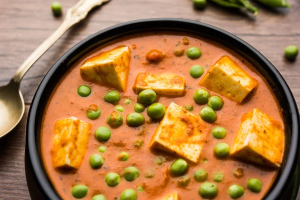 Matar Paneer Curry Przepis Wykorzystaniem Twaróg Zielonym Groszkiem Serwowane Misce — Zdjęcie stockowe