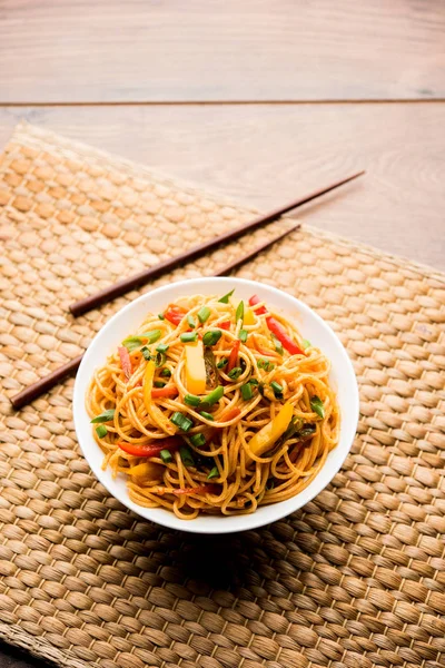 Schezwan Χυλοπίτες Λαχανικών Hakka Noodles Chow Mein Είναι Ένα Δημοφιλές — Φωτογραφία Αρχείου