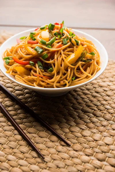 Schezwan Χυλοπίτες Λαχανικών Hakka Noodles Chow Mein Είναι Ένα Δημοφιλές — Φωτογραφία Αρχείου