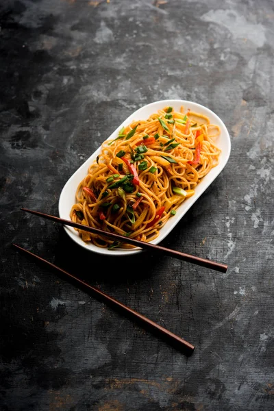 Schezwan Χυλοπίτες Λαχανικών Hakka Noodles Chow Mein Είναι Ένα Δημοφιλές — Φωτογραφία Αρχείου