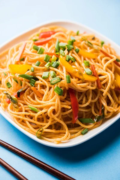 Schezwan Noodles Vegetable Hakka Noodles Chow Mein Popular Indo Chinese — Stock Photo, Image