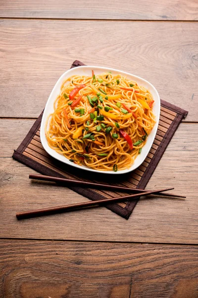 Schezwan Χυλοπίτες Λαχανικών Hakka Noodles Chow Mein Είναι Ένα Δημοφιλές — Φωτογραφία Αρχείου