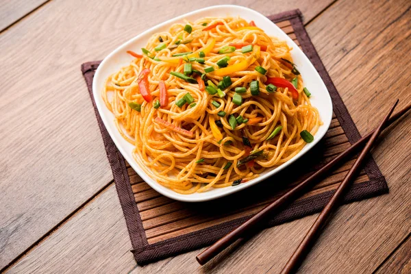 Schezwan Χυλοπίτες Λαχανικών Hakka Noodles Chow Mein Είναι Ένα Δημοφιλές — Φωτογραφία Αρχείου