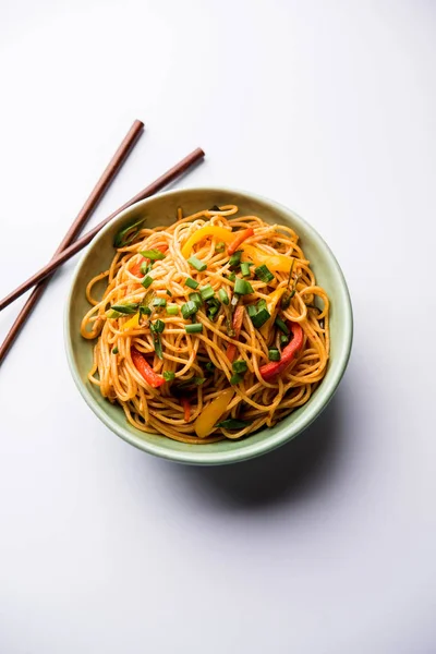 Schezwan Χυλοπίτες Λαχανικών Hakka Noodles Chow Mein Είναι Ένα Δημοφιλές — Φωτογραφία Αρχείου