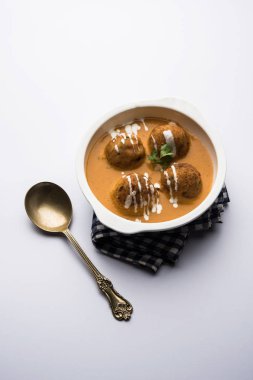 Malai köfte köri özel tarifi bir kasede servis bir Mughlai var. Seçici odak