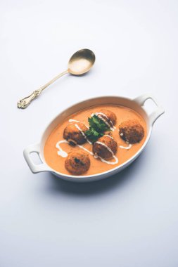 Malai köfte köri özel tarifi bir kasede servis bir Mughlai var. Seçici odak