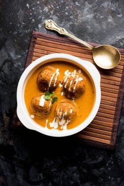 Malai köfte köri özel tarifi bir kasede servis bir Mughlai var. Seçici odak