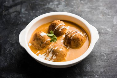 Malai köfte köri özel tarifi bir kasede servis bir Mughlai var. Seçici odak