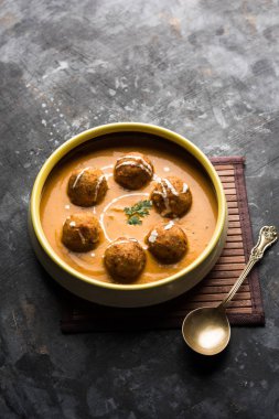Malai köfte köri özel tarifi bir kasede servis bir Mughlai var. Seçici odak