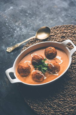 Malai köfte köri özel tarifi bir kasede servis bir Mughlai var. Seçici odak