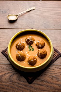 Malai köfte köri özel tarifi bir kasede servis bir Mughlai var. Seçici odak
