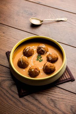 Malai köfte köri özel tarifi bir kasede servis bir Mughlai var. Seçici odak
