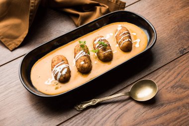 Malai köfte köri özel tarifi bir kasede servis bir Mughlai var. Seçici odak