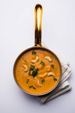 Malai köfte köri özel tarifi bir kasede servis bir Mughlai var. Seçici odak