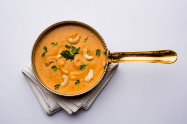 Malai köfte köri özel tarifi bir kasede servis bir Mughlai var. Seçici odak