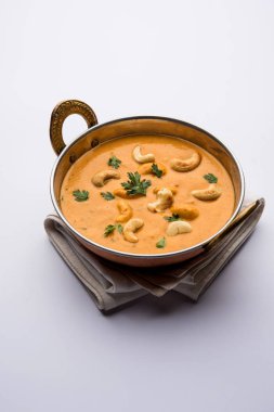 Malai köfte köri özel tarifi bir kasede servis bir Mughlai var. Seçici odak