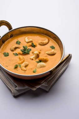 Malai köfte köri özel tarifi bir kasede servis bir Mughlai var. Seçici odak