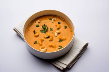 Malai köfte köri özel tarifi bir kasede servis bir Mughlai var. Seçici odak