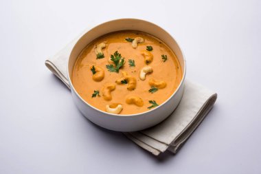 Malai köfte köri özel tarifi bir kasede servis bir Mughlai var. Seçici odak