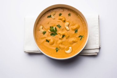 Malai köfte köri özel tarifi bir kasede servis bir Mughlai var. Seçici odak