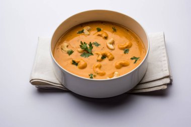 Malai köfte köri özel tarifi bir kasede servis bir Mughlai var. Seçici odak