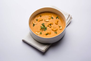 Malai köfte köri özel tarifi bir kasede servis bir Mughlai var. Seçici odak