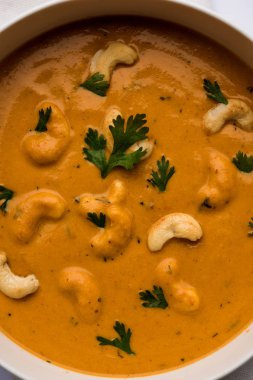 Malai köfte köri özel tarifi bir kasede servis bir Mughlai var. Seçici odak