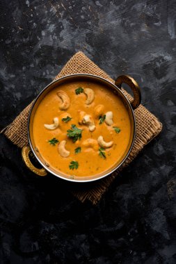 Malai köfte köri özel tarifi bir kasede servis bir Mughlai var. Seçici odak