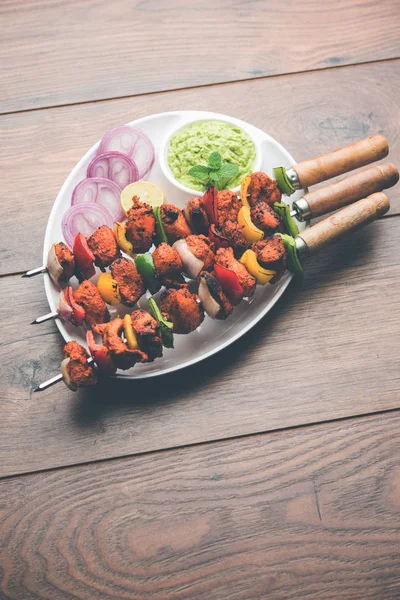 Poulet Tikka Brochette Kebab Plat Indien Traditionnel Cuit Charbon Flamme — Photo