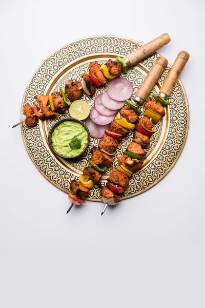 Pollo Tikka Sesgo Kebab Plato Tradicional Indio Cocinado Sobre Carbón —  Fotos de Stock
