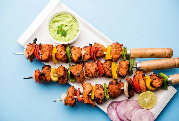 Poulet Tikka Brochette Kebab Plat Indien Traditionnel Cuit Charbon Flamme — Photo