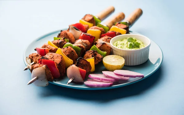 Poulet Tikka Brochette Kebab Plat Indien Traditionnel Cuit Charbon Flamme — Photo