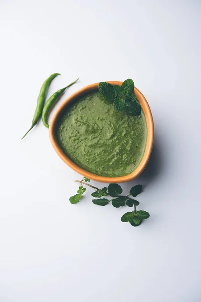 Egészséges Zöld Menta Chutney Val Koriander Pudina Fűszerekkel Készülnek Elszigetelt — Stock Fotó