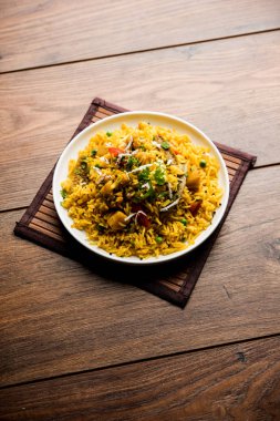 Masala pirinç veya masale bhat - baharatlı sebze kızarmış pilav / biryani veya Pulav genellikle sırasında yapılan düğün durumlarda maharashtra, Hindistan