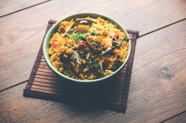 Masala pirinç veya masale bhat - baharatlı sebze kızarmış pilav / biryani veya Pulav genellikle sırasında yapılan düğün durumlarda maharashtra, Hindistan