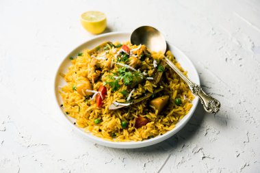 Masala pirinç veya masale bhat - baharatlı sebze kızarmış pilav / biryani veya Pulav genellikle sırasında yapılan düğün durumlarda maharashtra, Hindistan