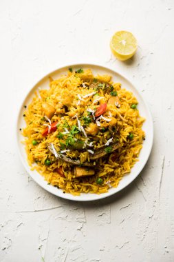 Masala pirinç veya masale bhat - baharatlı sebze kızarmış pilav / biryani veya Pulav genellikle sırasında yapılan düğün durumlarda maharashtra, Hindistan