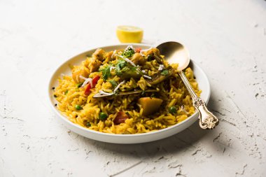Masala pirinç veya masale bhat - baharatlı sebze kızarmış pilav / biryani veya Pulav genellikle sırasında yapılan düğün durumlarda maharashtra, Hindistan